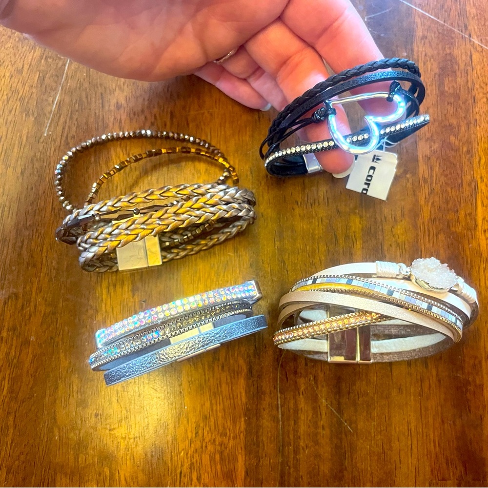 4 metallic closure chunky bangle bracelets. Rose gold, silver and black.
